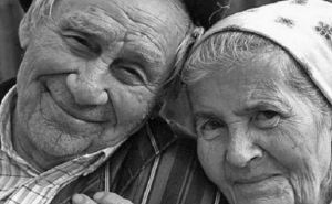 Тем, у кого пожилые родители: обязательно должны прочитать хотя бы раз в жизни это мудрое стихотворение советского поэта — чтобы потом не пришлось жалеть