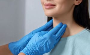 Чому втома зайва вага та поганий настрій можуть бути сигналами для ендокринолога