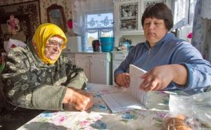 Пенсионерам дадут на 1000 гривен больше при получении пенсии от Укрпошты