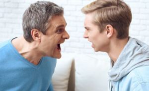 Не ссорьтесь с близкими. Ученые доказали: конфликты с отцами и друзьями ускоряют старение организма