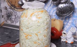 Квашеная капуста — не рутина, а творчество. Как я в этом году квашу: малоизвестные рецепты с овощами и ягодами