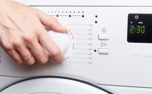 Это худшее, что можно сделать при стирке. Это просто пустая трата времени и денег