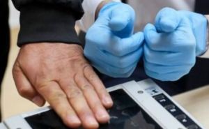 На всех пунктах пропуска на границе с Польшей и Венгрией с украинских граждан снимают отпечатки и фотографируют. Пограничники рассказали про очереди