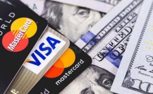 Названа сумма которую теперь можно переводить с карты на карту