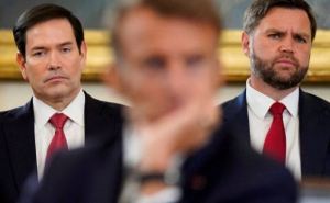 Макрон попросил Трампа взять его на работу и назначить главным по России