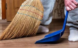 Сегодня для финансового благополучия обязательно нужно взять в долг и нельзя подметать в доме. Какой праздник