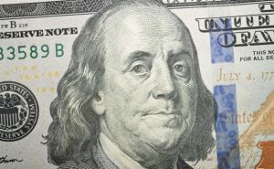 Нацбанк снизил курс, но Новый год подбрасывает вопросы: сколько будет стоить доллар в декабре и будущем году