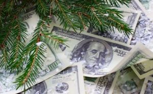 Доллар дешевеет после вчерашнего скачка: курсы валют на 25&nbsp;декабря