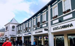 Где выгодно и стильно купить одежду: топ-3 лучших аутлетов где одеваются немцы с самыми большими скидками