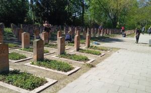 Жители Германии готовят братские кладбища советских солдат к 9&nbsp;мая