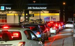 Жители Германии могут получить скидку на топливо Государство даст  центов на каждый литр