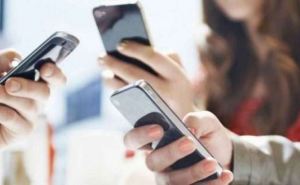 На границе у вас могут конфисковать ваш смартфон. Новые iPhone и Samsung Galaxy теперь вне закона?