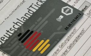 Льготный Deutschlandticket вводится в Берлине и Бранденбурге. Кто может им воспользоваться?