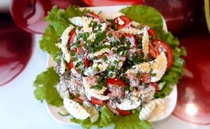 Салат &laquo;Август&raquo; потрясающе вкусный: новый рецепт