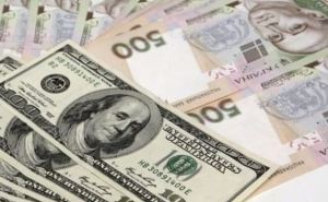 Доллар обновил исторический максимум, евро приблизился к рекорду: что происходит с курсом