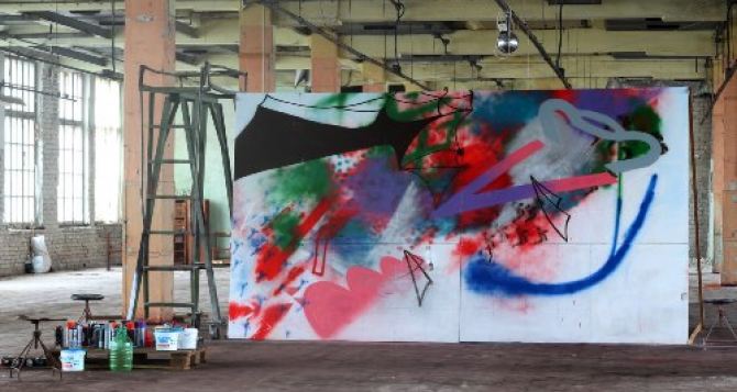 Полный абстракт от Супового набора украсит культурный центр в Луганске фото