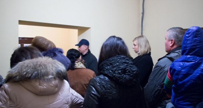 Кто крайний  часов в очереди в  луганский ЖЭК еще не предел фото видео