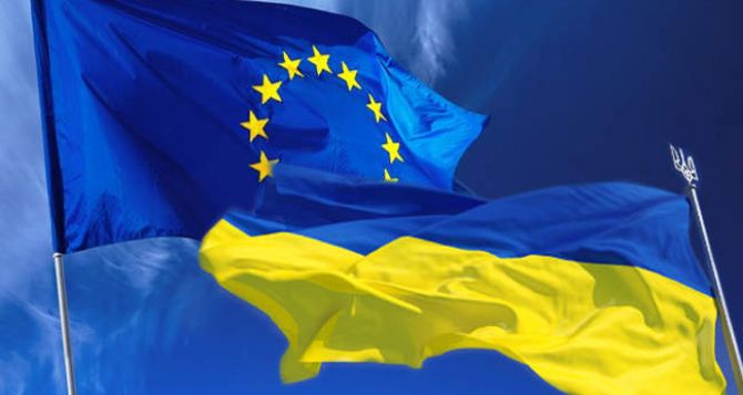 Почему президент приостановил движение Украины в Европу? — Мнение эксперта (видео)