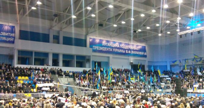Участники Форума депутатов в Луганске призвали участников Евромайдана не быть марионетками и разойтись