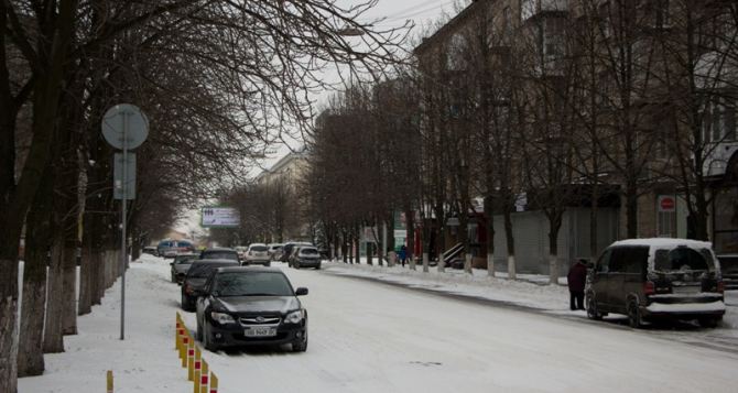 В мэрии Луганска рассказали, как устраняют последствия снегопада
