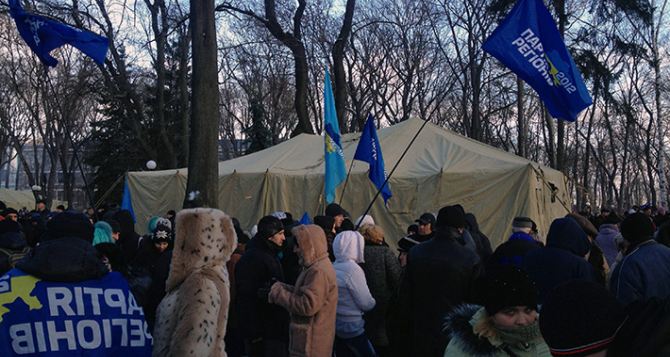 Люди не хотят войны. — Участник Антимайдана в Киеве