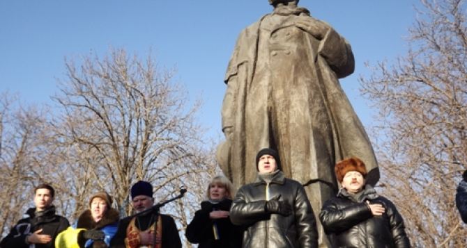В Луганске на Народном вече в поддержку Евромайдана молились, показывали сказку и призывали к… еврейской  интеграции (фото, видео)