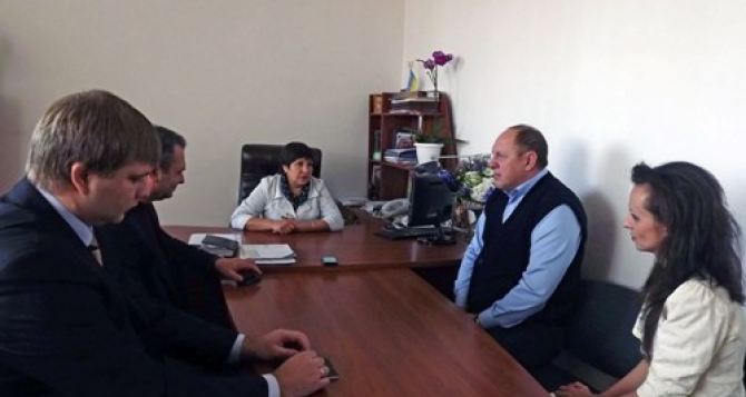 В Луганске Украинский выбор восстановил телефонную связь в госпитале ветеранов ВОВ фото