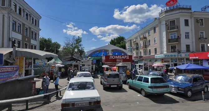 Рыночников с улицы Демехина до нового года выселять не будут. — Мэр Луганска