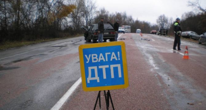ДТП на Луганщине: 2 человека погибли и 3 пострадали