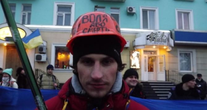 В центре Луганска произошел конфликт между активистами Евромайдана и горожанами (фото, видео)