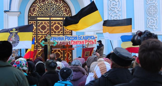 В Луганске в один день с Евромайданом провели пророссийский крестный ход (фото)