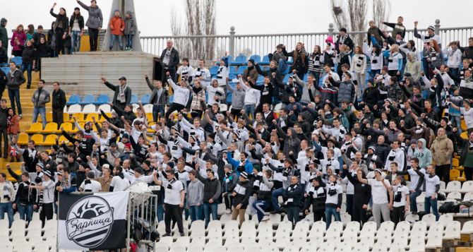 Болельщиков луганской «Зари» волнует трансферная политика клуба, судьба игроков дубля и досуг футболистов