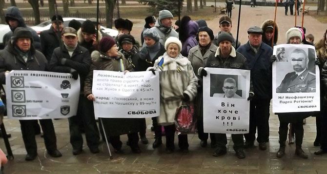 Для заместителя губернатора в Луганске провели «кровавый» перформанс (фото)