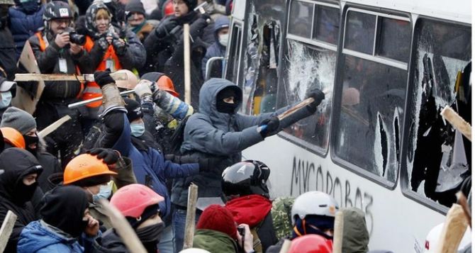 Беспорядки в Киеве на ул. Грушевского продолжаются