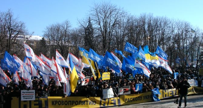 Лидеры оппозиции не могут собрать в Луганске и двух десятков человек. — Сергей Кравченко