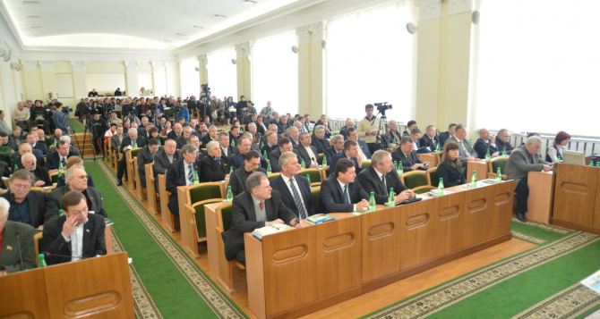 Луганские депутаты собрали 72 тысячи гривен для семьи милиционера, умершего на Майдане