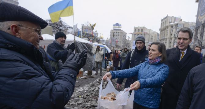 Заместитель госсекретаря США руководит революцией в Украине и материт ЕС (видео, фото)