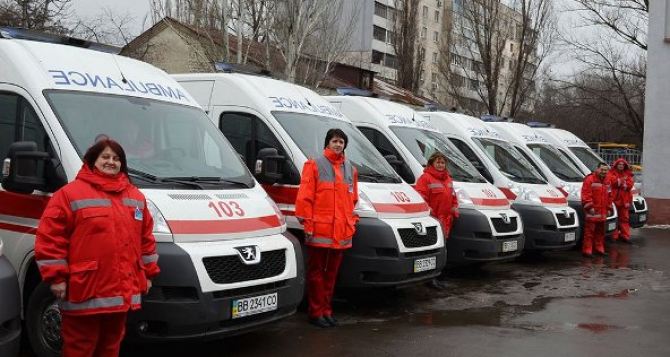 Луганску подарили 12 машин скорой помощи (фото)