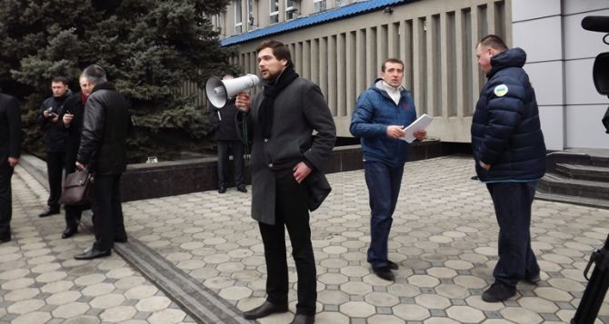 Забастовка от УДАРа в Луганске странный предмет: она вроде есть, но ее вроде нет (видео)