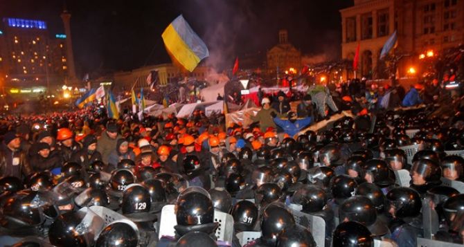 Штурм Евромайдана. В МВД сообщили о шести правоохранителях погибших от огнестрельных ранений (видео)