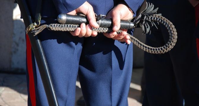 Казаки вернулись к патрулированию Луганска видео