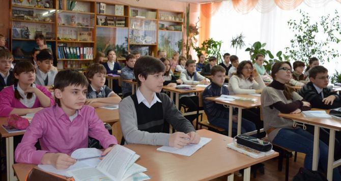Тишина и порядок. Транспорт, школы и больницы Луганска работают без сбоев