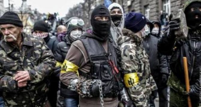 «Правый сектор» угрожает мирному съезду депутатов  местных советов в Харькове