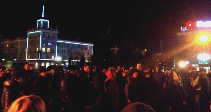 Открытый микрофон в Луганске появилась площадка где каждый может высказать свое мнение фото