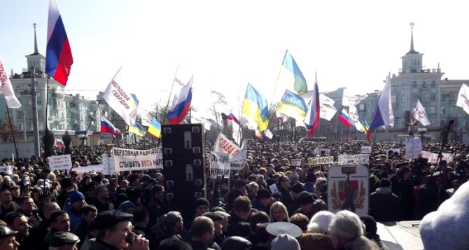 10 тысяч жителей региона поддержали Народный совет Луганщины (фото, видео)