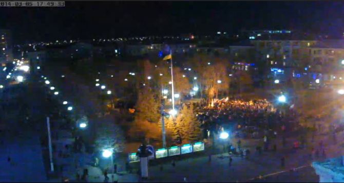 Что происходит на площади возле Луганской ОГА? (веб-камера)