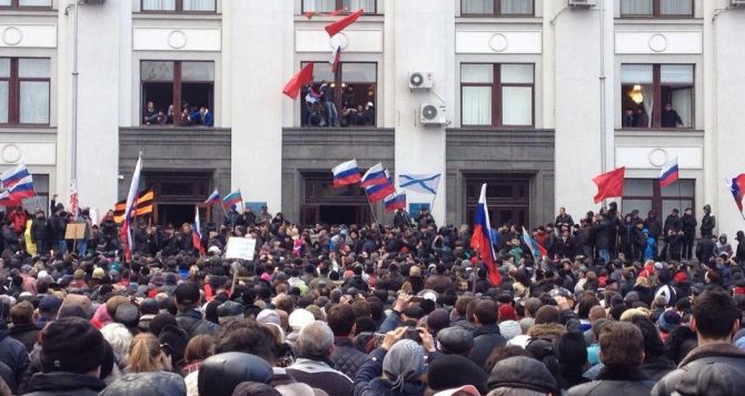 Протестующие в Луганске заявили о проведении Референдума 16 марта и приняли обращение к Путину
