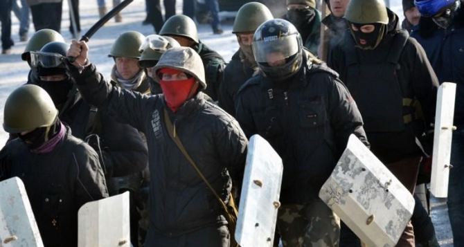 На Майдане начались вооруженные противостояния между сотнями. — СМИ