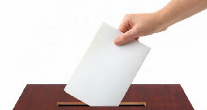 Референдум в Крыму: Аксенов заявляет о высокой явке избирателей