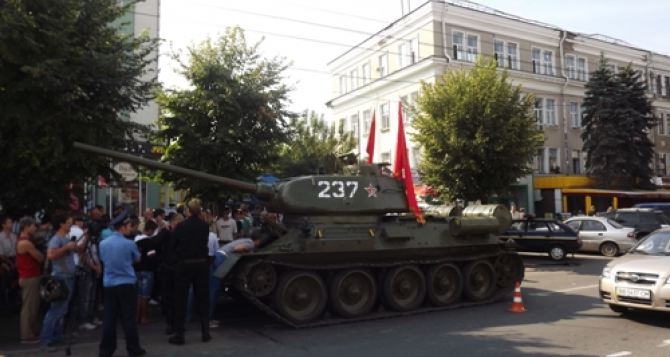 Танк Т-34 снова проедет по центру Луганска